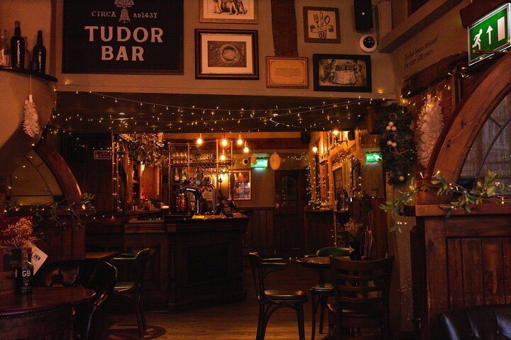 Nottingham Private Historic Pub Tour with Free Drinks