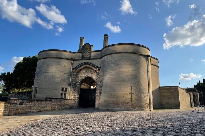 Nottingham Private Historic Pub Tour with Free Drinks