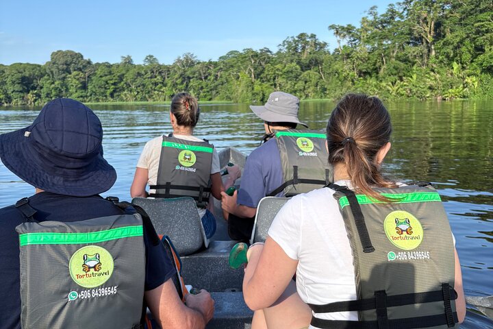 Adventure Canoe Tour in Tortuguero