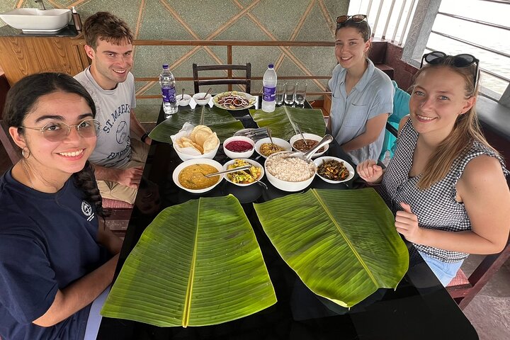 21hrs Houseboat Tour through Alleppeys Serene Canals & Local Life