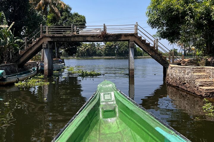 21hrs Houseboat Tour through Alleppeys Serene Canals & Local Life