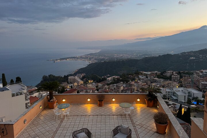Private Transfer Taormina ↔ Cefalù with Optional Stops