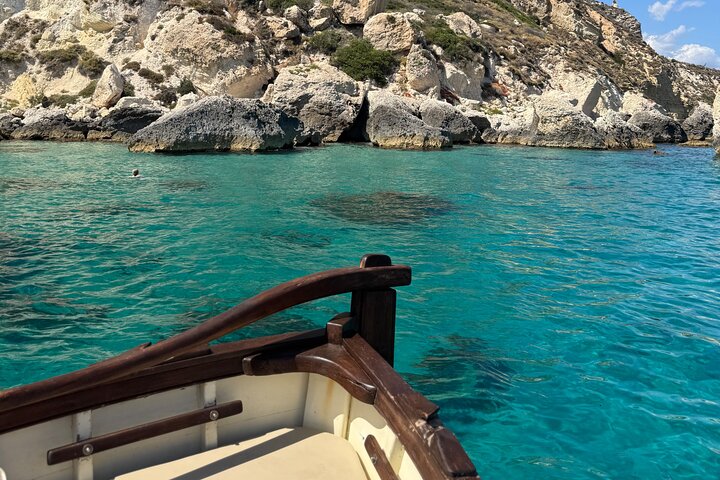 Cagliari boat tour : 5 swim stops, snorkeling & Sardinian aperitif