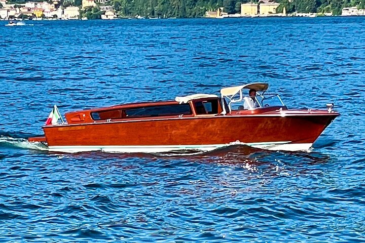 Lake Como Private Boat Tour : The Wooden Venetian Limo Escape