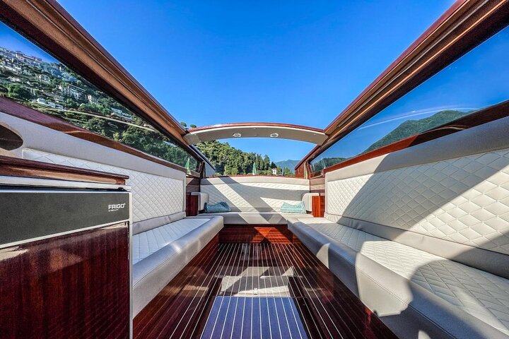 Lake Como Private Boat Tour : The Wooden Venetian Limo Escape