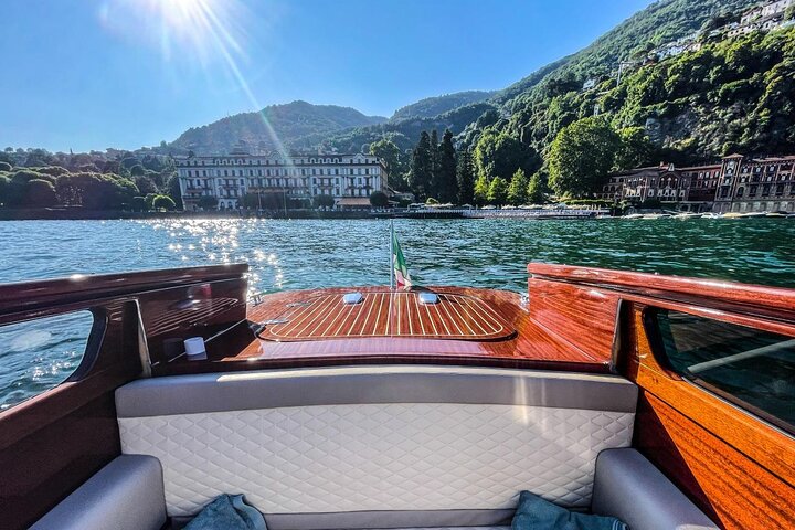 Lake Como Private Boat Tour : The Wooden Venetian Limo Escape