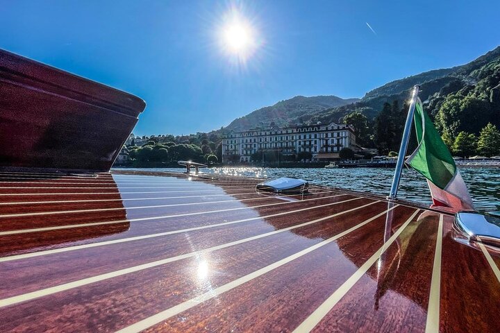 Lake Como Private Boat Tour : The Wooden Venetian Limo Escape