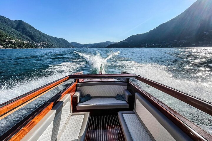 Lake Como Private Boat Tour : The Wooden Venetian Limo Escape