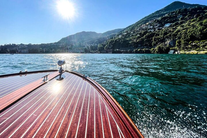 Lake Como Private Boat Tour : The Wooden Venetian Limo Escape
