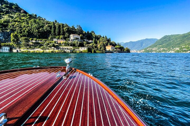 Lake Como Private Boat Tour : The Wooden Venetian Limo Escape
