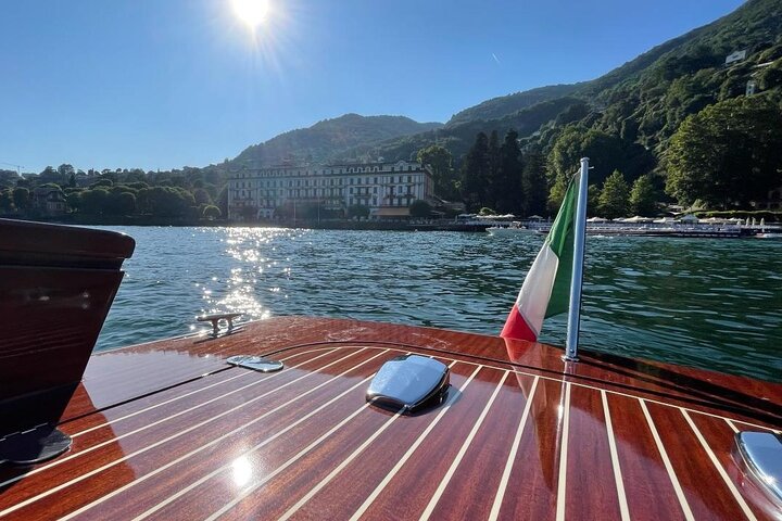 Lake Como Private Boat Tour : The Wooden Venetian Limo Escape