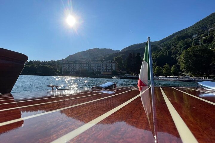 Lake Como Private Boat Tour : The Wooden Venetian Limo Escape