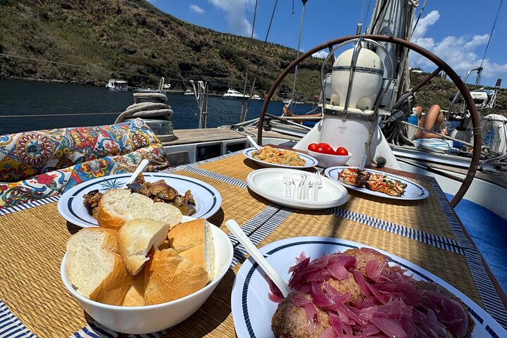 Vela and Wine Experience a Vulcano Aeolian Islands