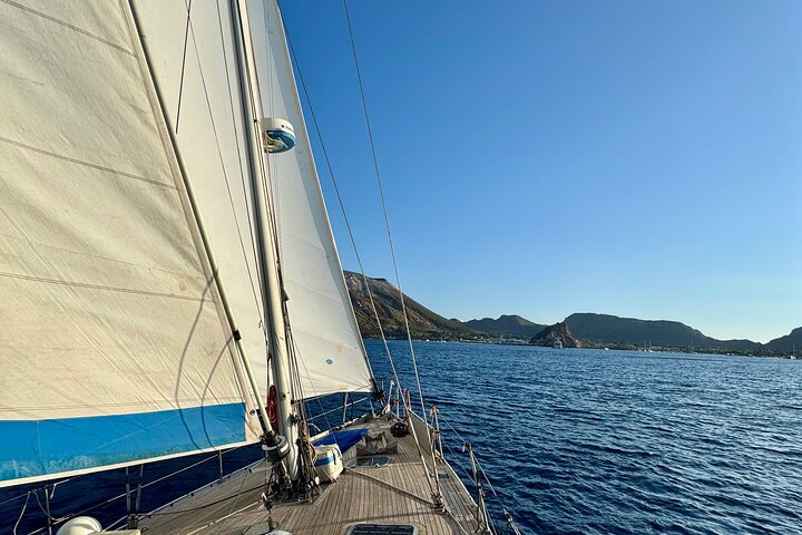 Vela and Wine Experience a Vulcano Aeolian Islands