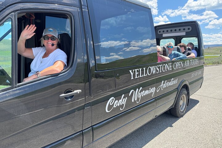 250th Celebration Yellowstone Open Air tour W/lunch and Souvenir