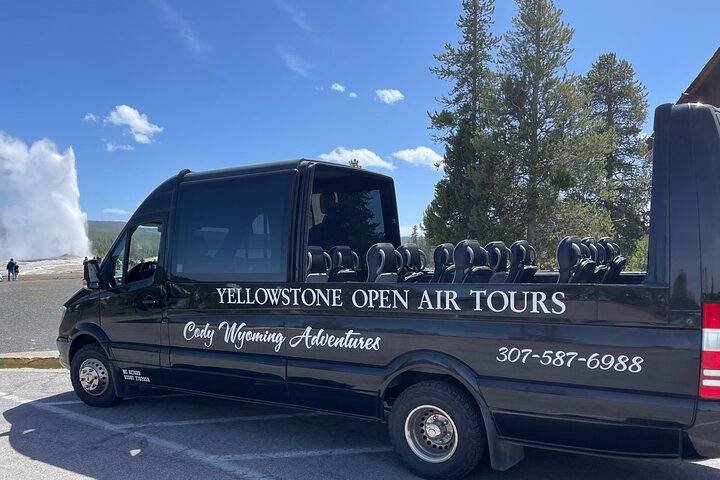 250th Celebration Yellowstone Open Air tour W/lunch and Souvenir