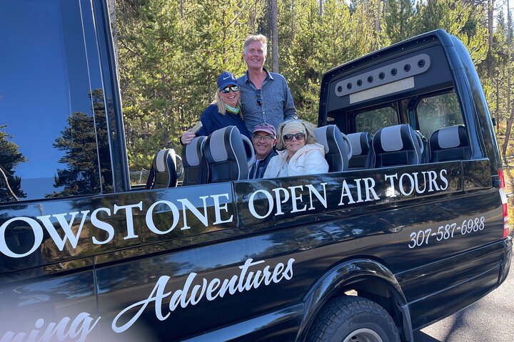 250th Celebration Yellowstone Open Air tour W/lunch and Souvenir