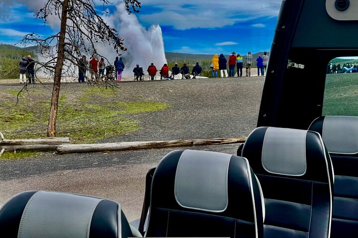 250th Celebration Yellowstone Open Air tour W/lunch and Souvenir