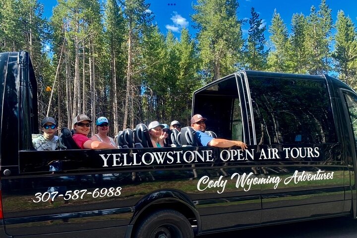 250th Celebration Yellowstone Open Air tour W/lunch and Souvenir