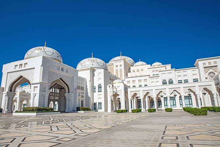 Abu Dhabi Top 15 Must-See Attractions with Grand Mosque and Souks