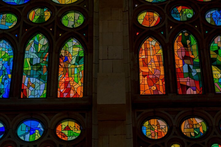 Barcelona: Sagrada Familia Skip-the-Line Guided Tour and Tickets