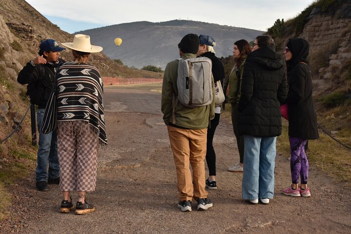 Teotihuacan pyramids morning or afternoon without tourist traps