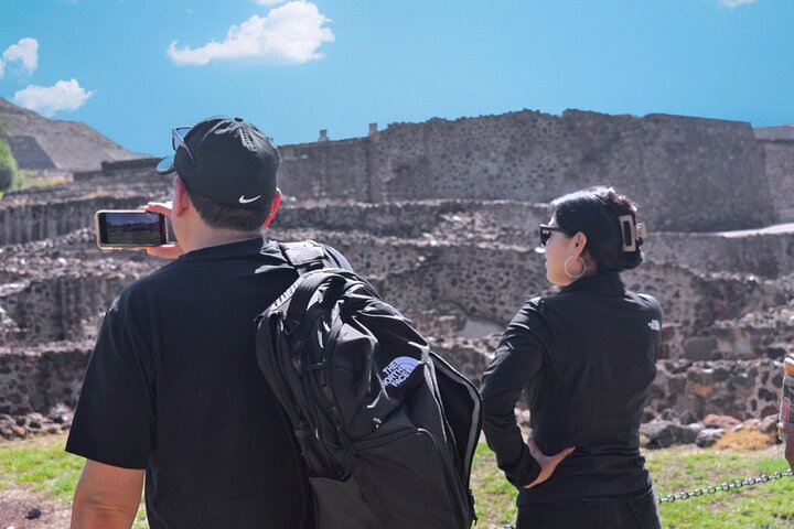Teotihuacan pyramids morning or afternoon without tourist traps