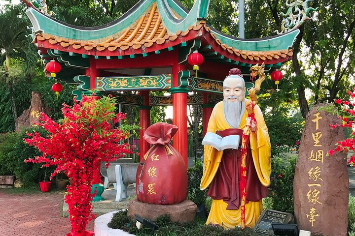 From Singapore: Private Kuala Lumpur / Malacca tour + SKY DINING