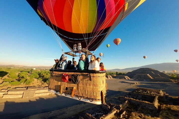 Hot Air Balloon Flight Teotihuacan + Pickup + Breakfast Cave