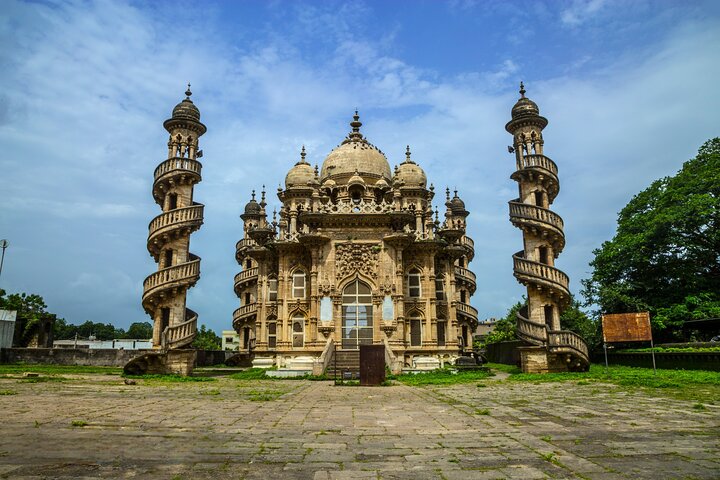 Rajkot to Diu Temple, Lion Safari & Beach Tour in Gujarat