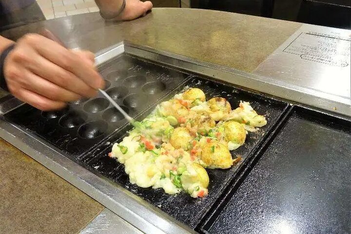 Osaka Food Tour: 17 Delicious Dishes at 4 Local Eateries