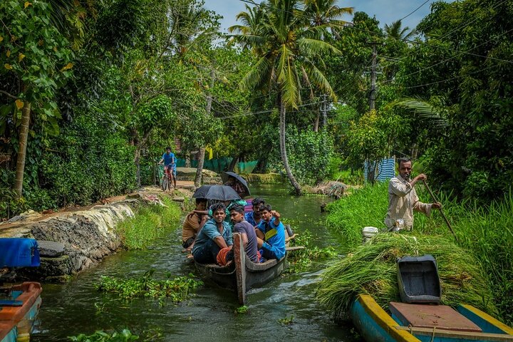 Backwaters Bliss: Cochin to Alleppey Escape