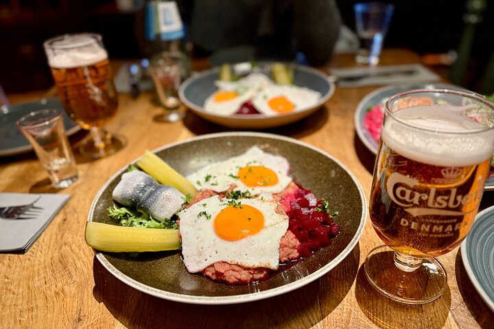 Hamburg Walking Food Tour with 7 Authentic Local Dishes