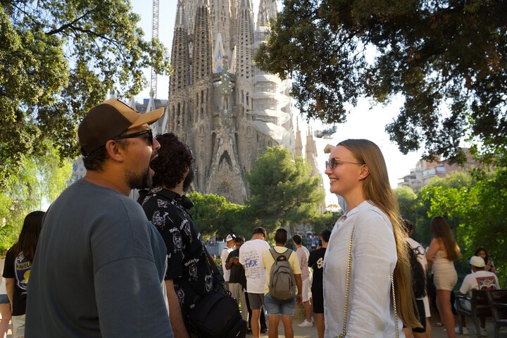 Best of Barcelona: Sagrada Família, Gaudí & Candy Tasting Tour!