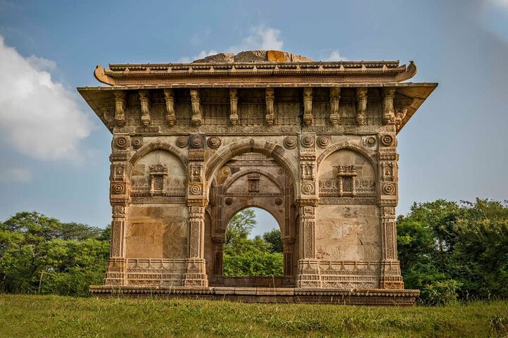 Vadodara to Aurangabad Drive to Explore the Man-made Wonder