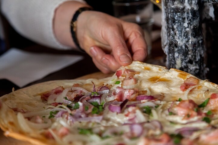 Berlin: Mitte District Food Tour with 7 Authentic Local Tastings