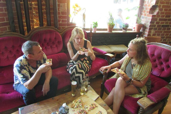 Berlin: Mitte District Food Tour with 7 Authentic Local Tastings