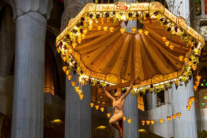 Park Guell and Sagrada Familia Tour with Skip the Line Tickets