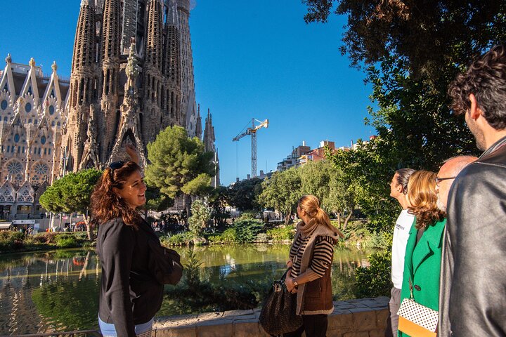 Park Guell and Sagrada Familia Tour with Skip the Line Tickets