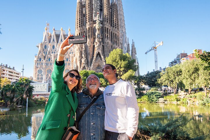 Park Guell and Sagrada Familia Tour with Skip the Line Tickets