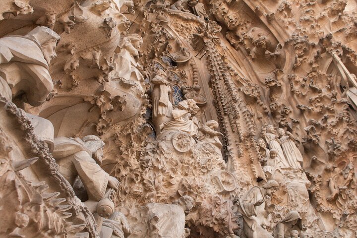 Park Guell and Sagrada Familia Tour with Skip the Line Tickets