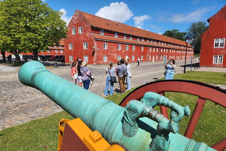 Walk & Canal Tour: Copenhagen Highlights + Changing of the Guards