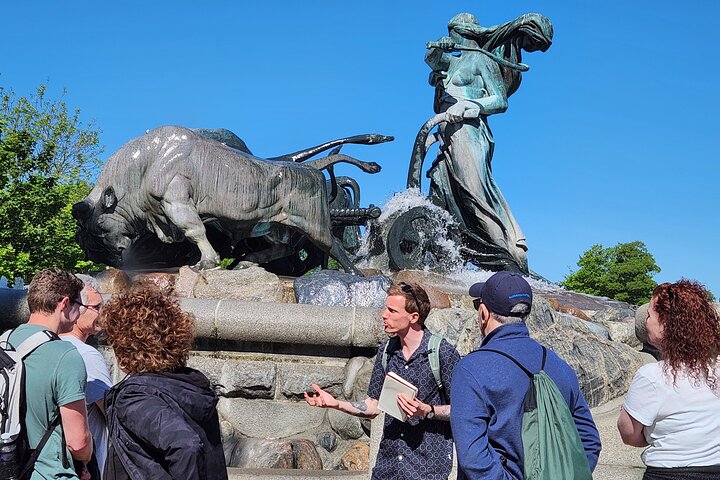 Walk & Canal Tour: Copenhagen Highlights + Changing of the Guards