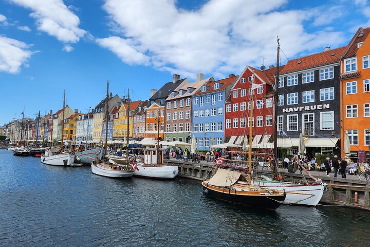 Walk & Canal Tour: Copenhagen Highlights + Changing of the Guards