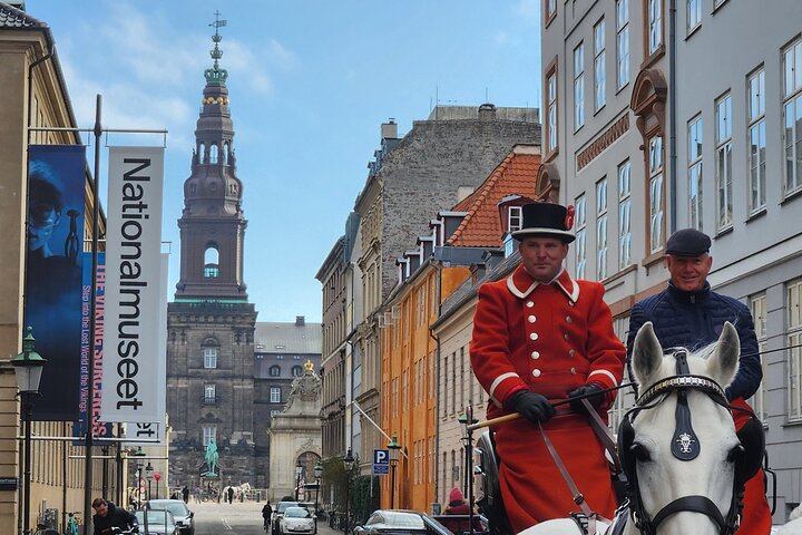 Walk & Canal Tour: Copenhagen Highlights + Changing of the Guards