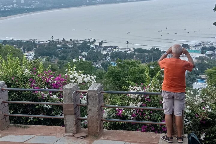 Vishakhapatnam Discovery with Borra Caves and Araku Valley