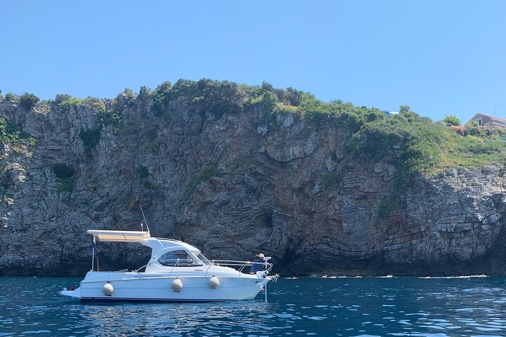 Private Boat Tour from Bar Hidden Beaches, Snorkeling and Fishing