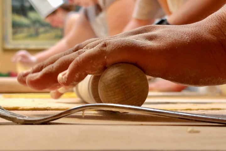 Verona: Pasta and Tiramisu Cooking Class With Free Flowing Wine