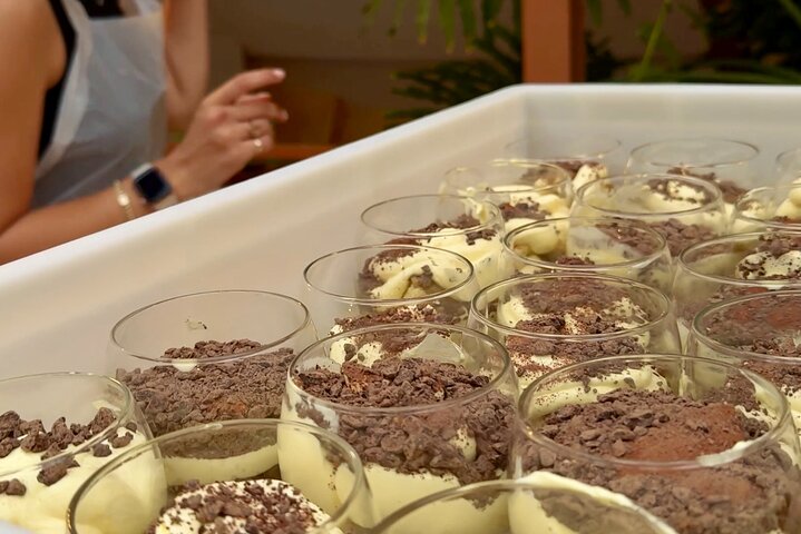 Siena: Pasta and Tiramisu Small Group Cooking Class with Wine