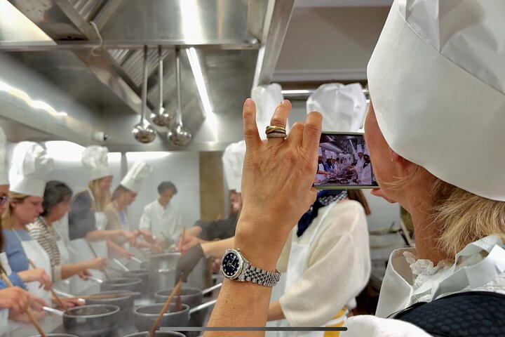 Siena: Pasta and Tiramisu Small Group Cooking Class with Wine